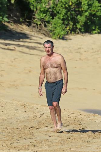 Pierce Brosnan Shirtless Photos Keely Shaye Smith Bikini Beach Hawaii