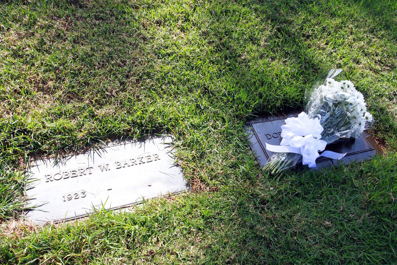 Bob Barker Visits Wifes Grave And Collapses