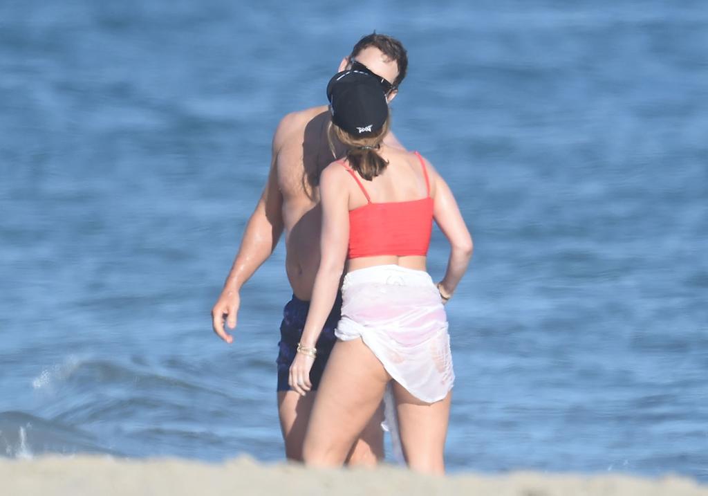 Katherine Schwarzenegger Wears Bikini On Beach With Chris Pratt