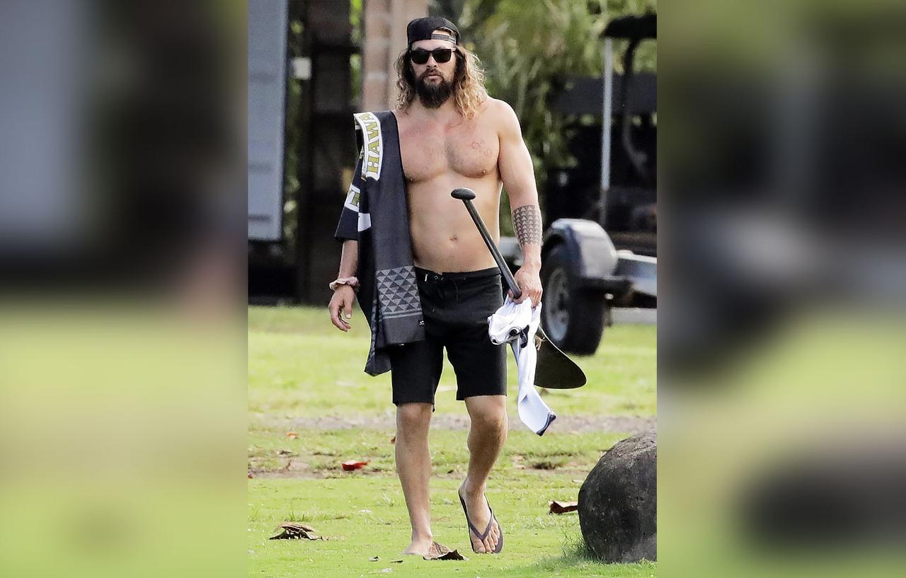 Aquaman Star Jason Momoa Shows Off His Chiseled Six Pack While