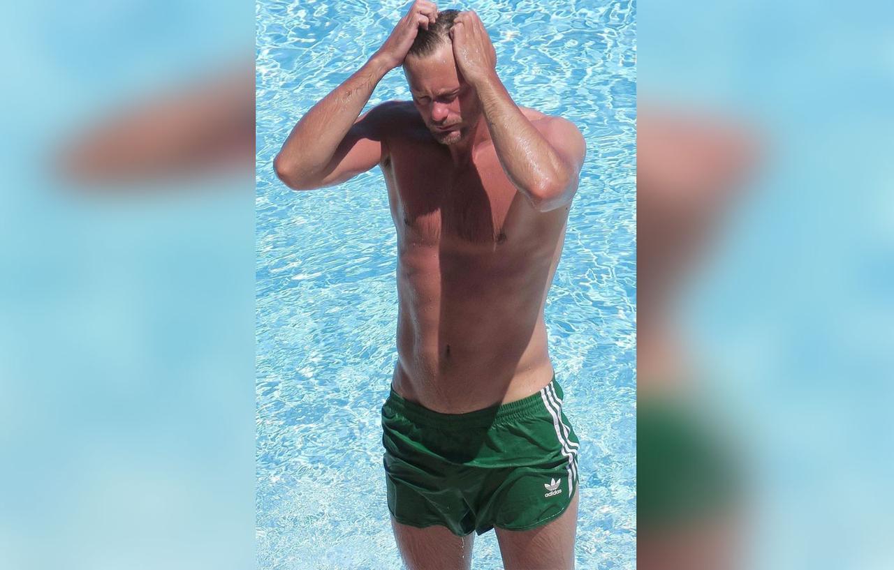 Photos Shirtless Alexander Skarsgard Strips Down Poolside