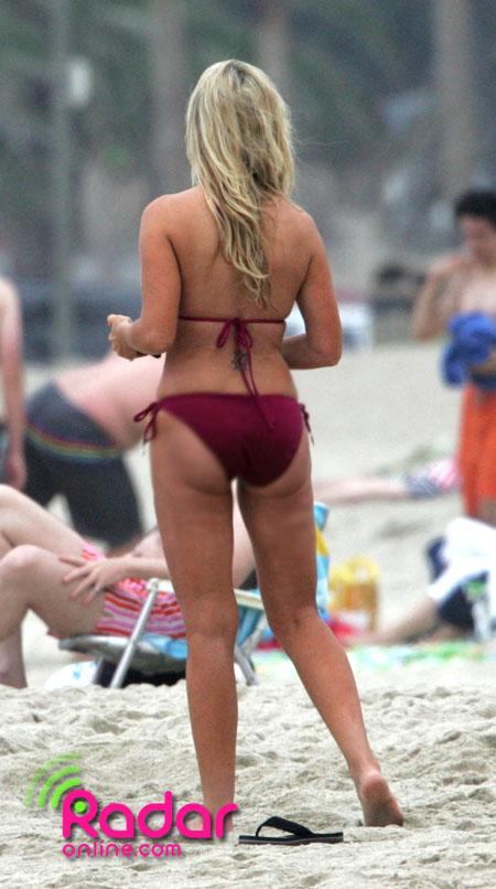 Tamra Barney Takes On The Beach