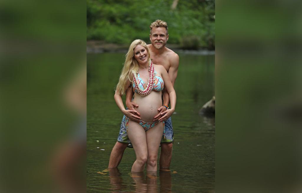 Pregnant Heidi Montag Poses In Bikini With Spencer Pratt In Hawaii