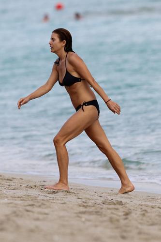 Kate Walsh Flaunts Fabulous Bikini Body In Miami