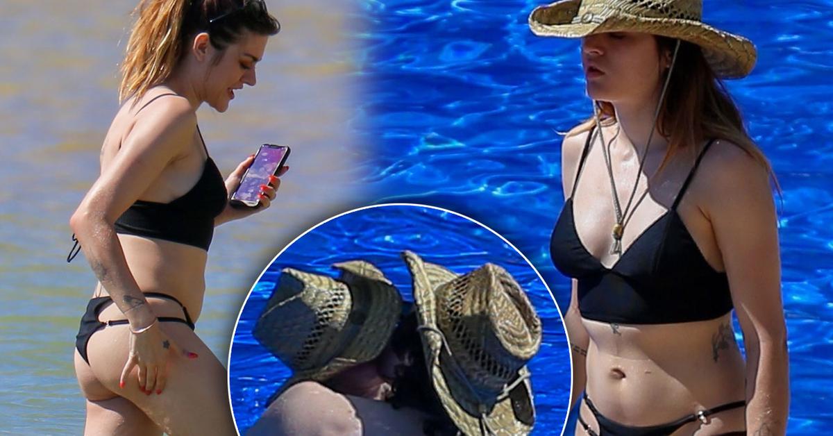 Frances Bean Cobain Shows Off Bikini Body See The Photos