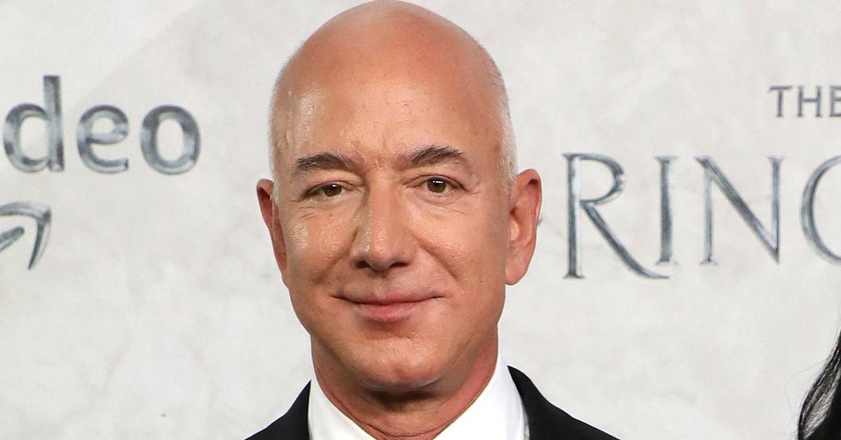 Jeff Bezos Slammed After Saying He S Giving Away His Fortune