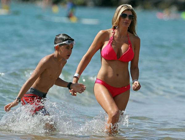 Real Housewife Alexis Bellino Puts Hot Beach Bod On Display In Maui