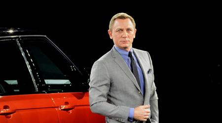 //daniel craige range rover