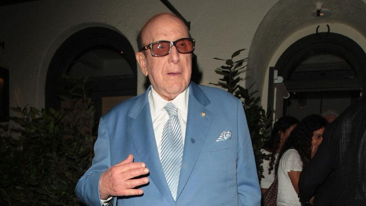 Photo of Clive Davis