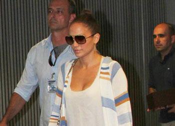 //jennifer lopez clothes style akm