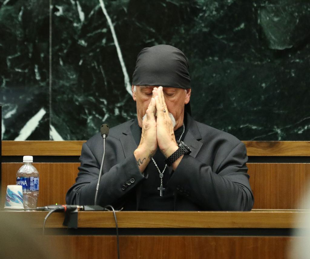 Hulk Hogan Prays On The Stand During Shocking Sex Tape Trial