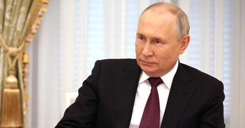 vladimir putin mystery virus outbreak ambulances russian hospitals