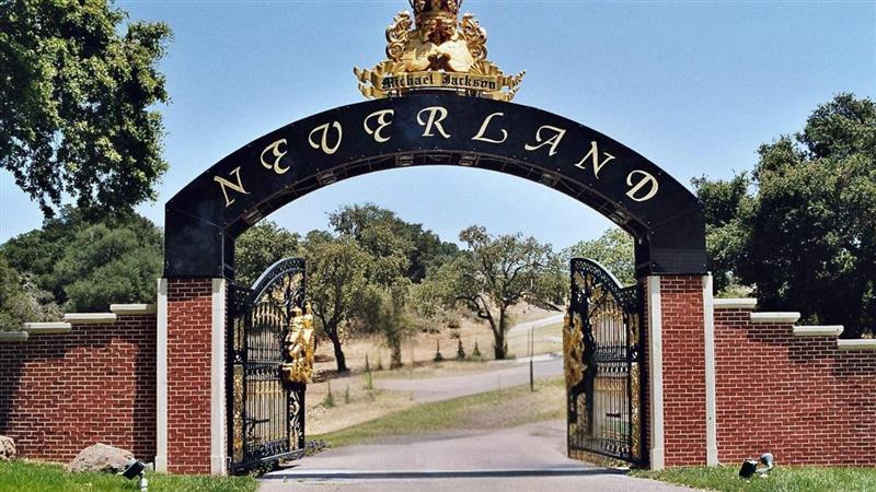 Photo of Neverland ranch entrance