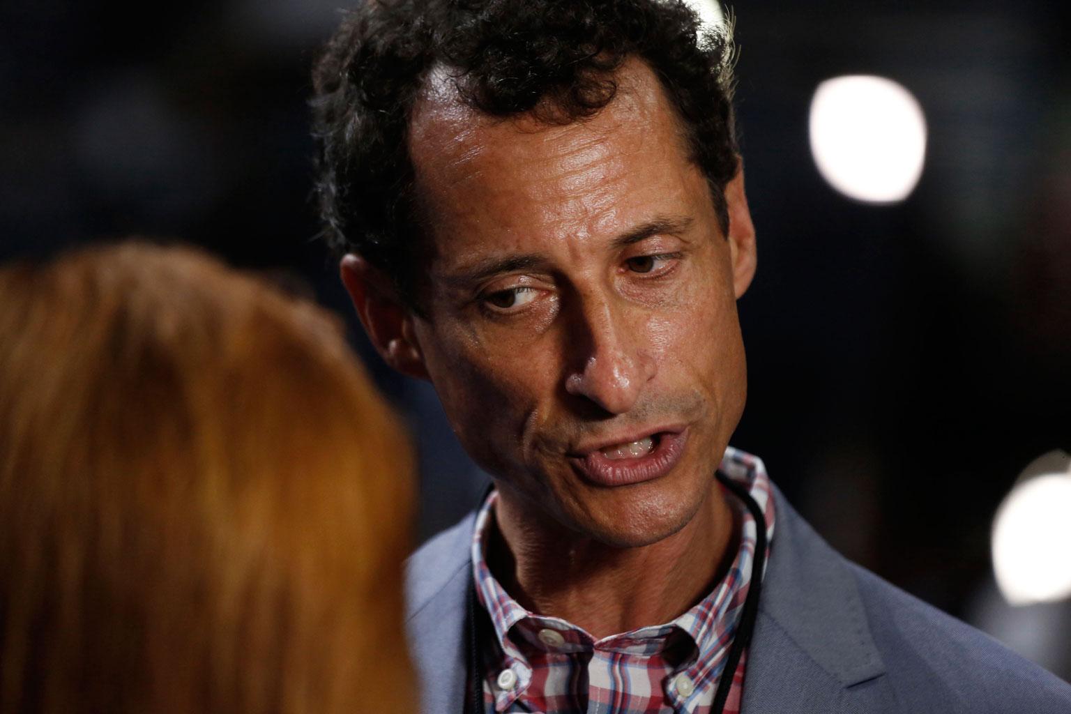 anthony weiner sexting scandal son bed pics