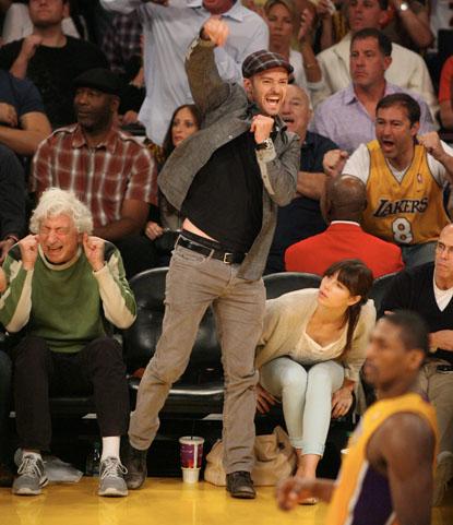 //justin timberlake jessica biel lakers game
