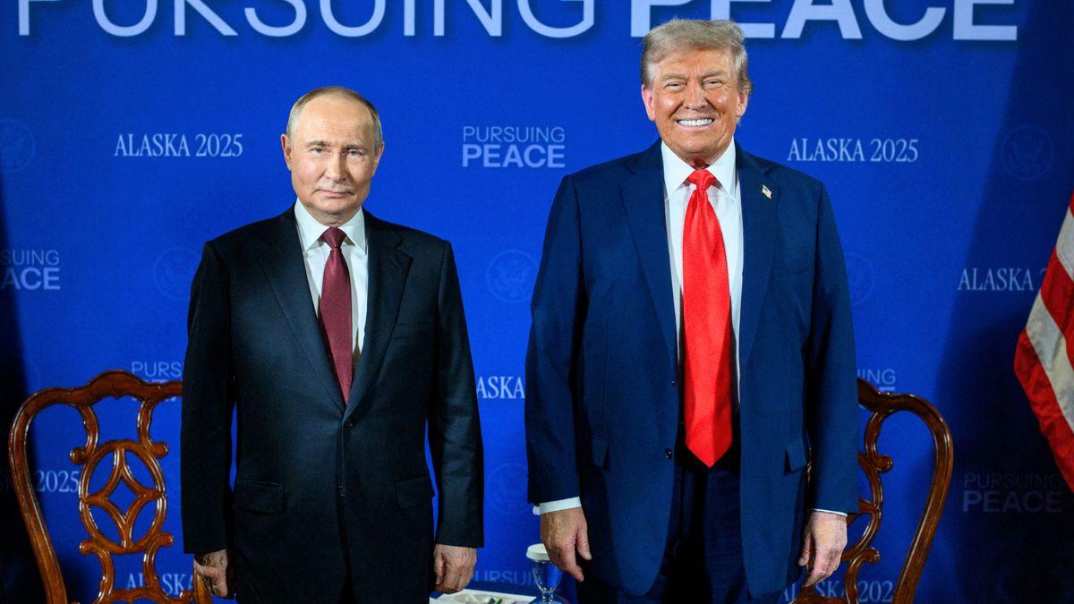 Photo of Donald Trump and Vladimir Putin