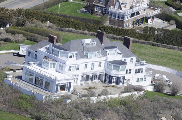 Hey, Big Spender! Taylor Swift Blows Millions On Mansions, Couture ...