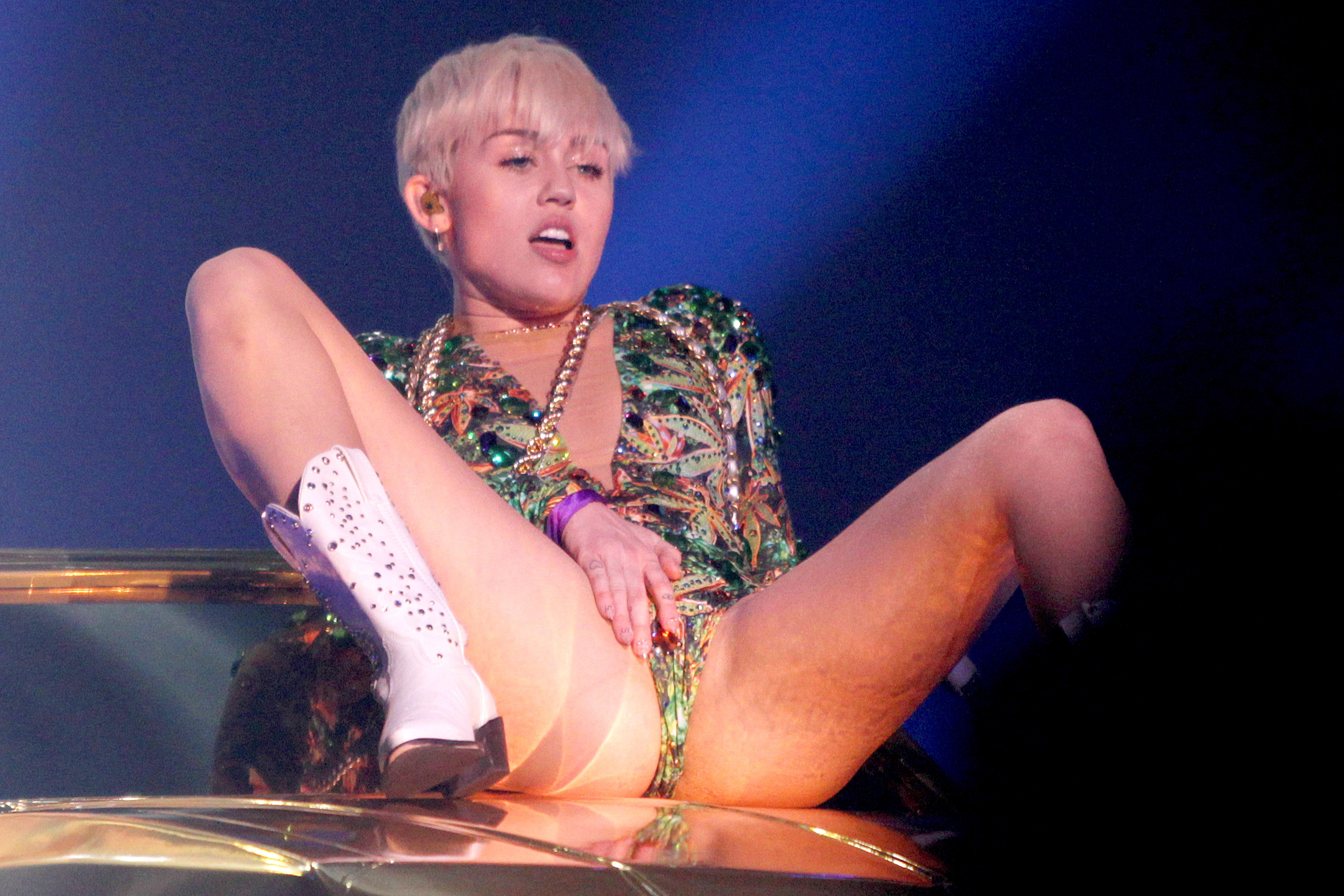 Miley Cyrus Bangerz Concert Vancouver