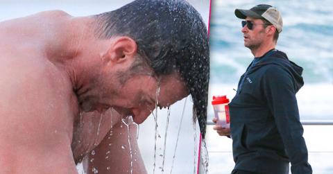 //Hugh jackman shirtless body shower pp