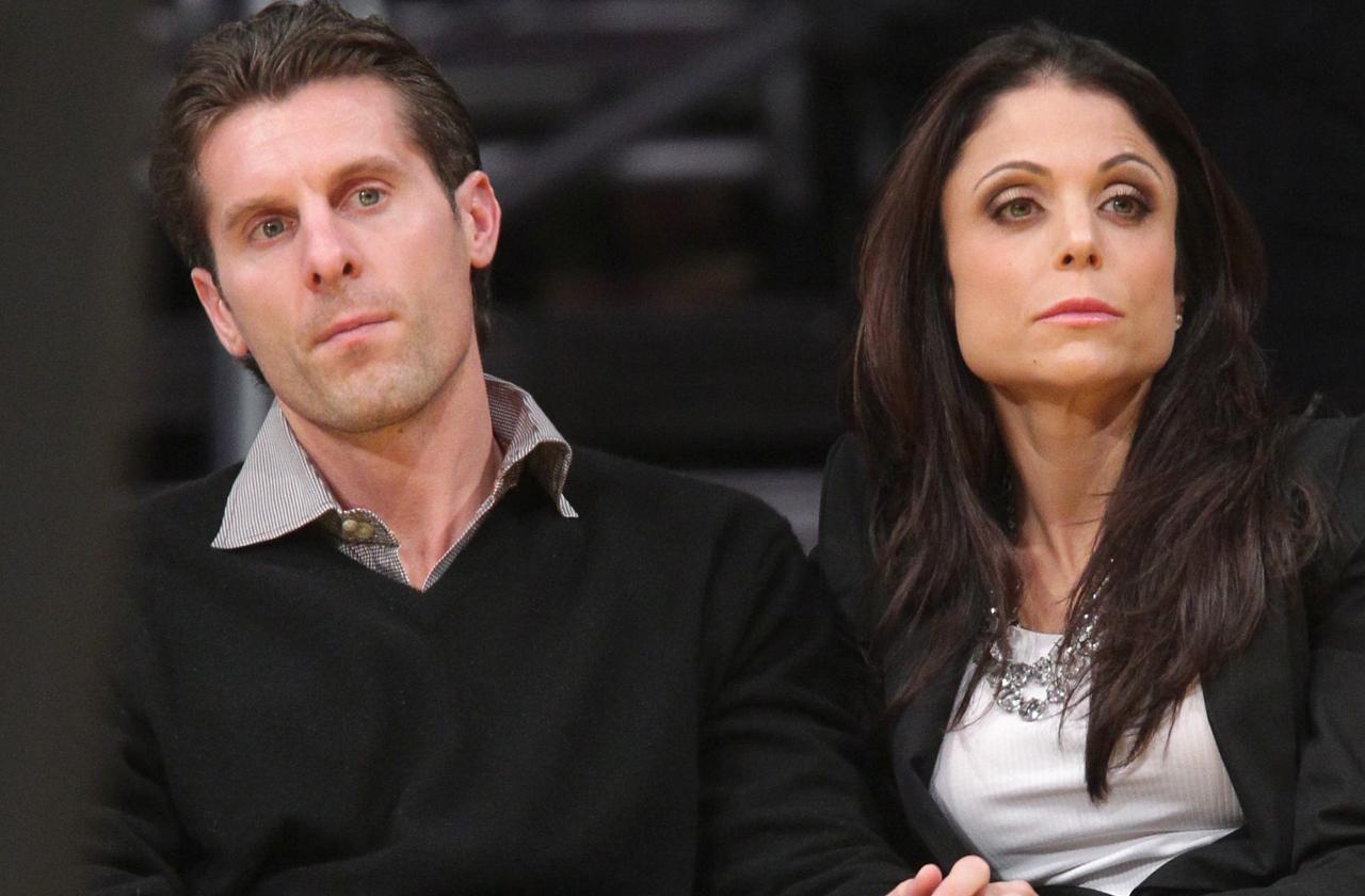 Bethenny Frankel and Jason Hoppy attend a Knicks game.