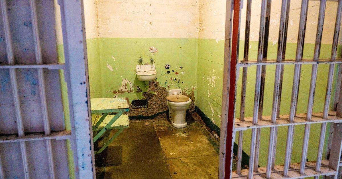 donald trump alcatraz bathroom