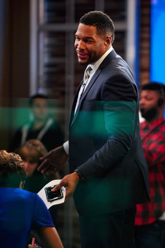 //michael strahan leaves live hosts good morning america