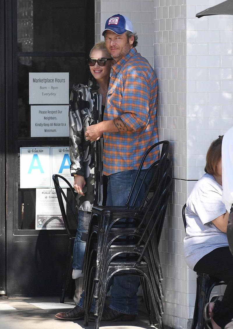 Blake Shelton Gwen Stefani Engaged PDA Kissing Patio Cafe Pics