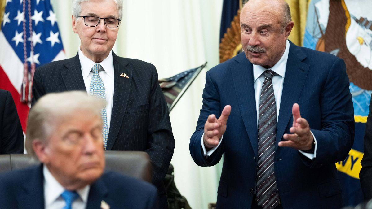 Photo of President Donald J Trump and Dr Phil McGraw