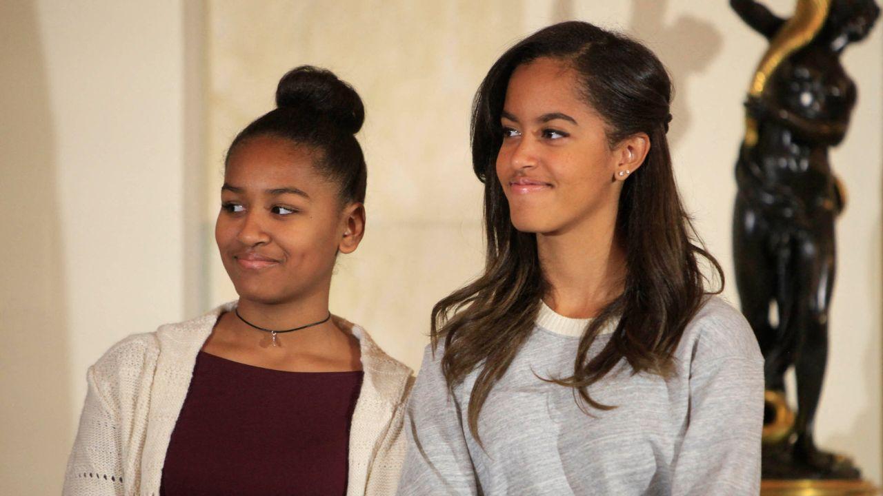 A photo of Sasha and Malia Obama