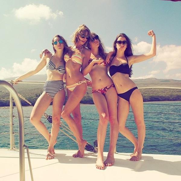 //taylor swift retro bikini​