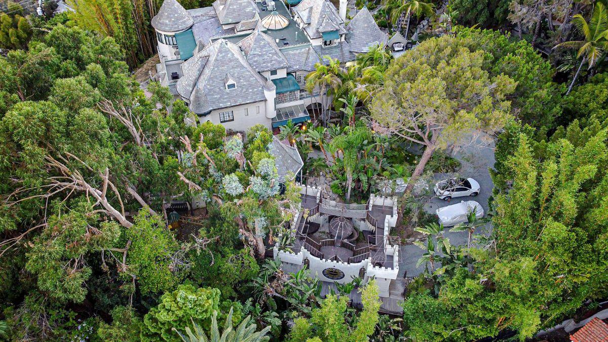 Photo of Johnny Depp Home