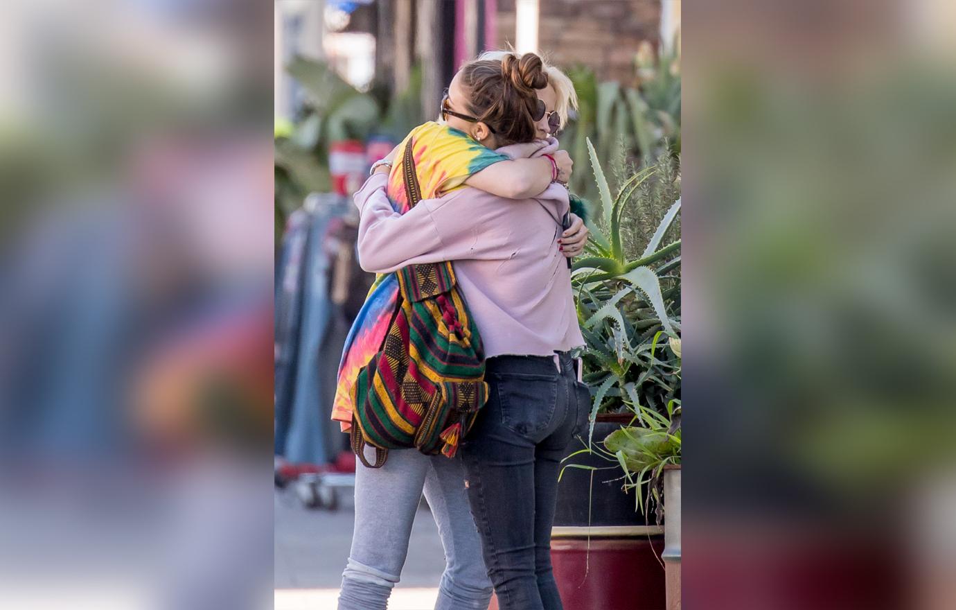 //Paris Jackson Bisexual Lesbian Girlfriend Kissing Gay