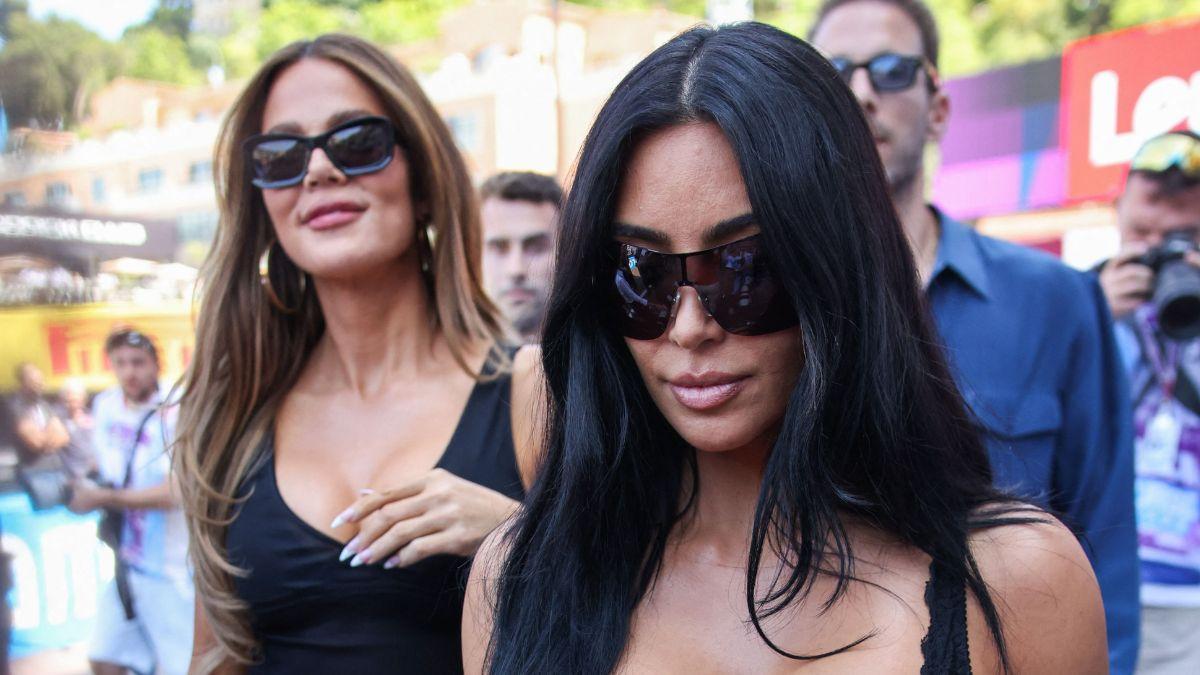 picture of Kim Kardashian and Khloe Kardashian