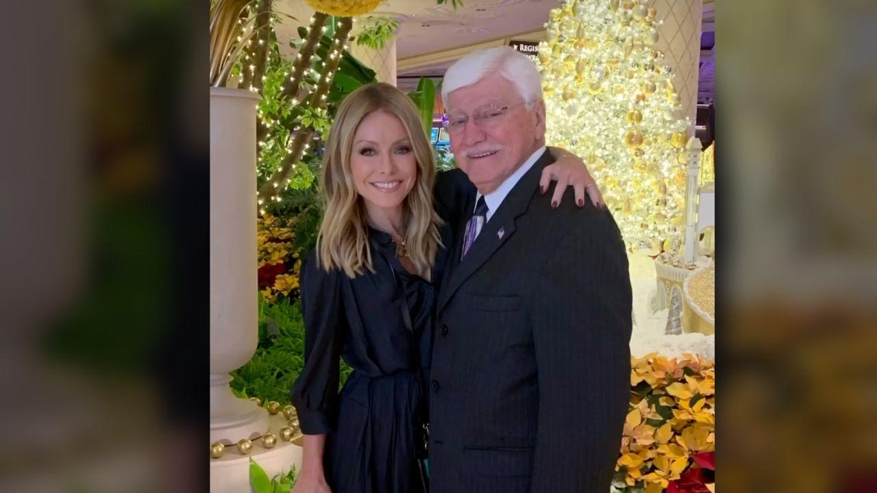 Photo of Kelly and Joe Ripa