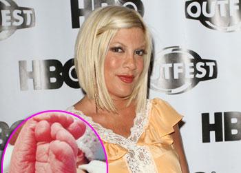 //tori spelling gives birth