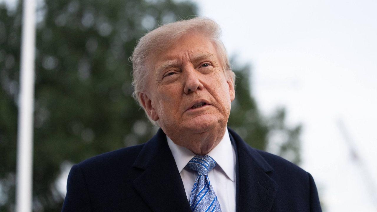 Image of According to Donald Trump, a White House Staffer was struck with a golf ball at the East Potomac Golf Course.