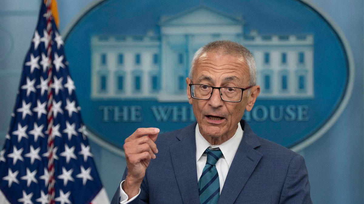 Emails involving John Podesta revealed Tom DeLonge worked with McCasland on a UFO disclosure project.