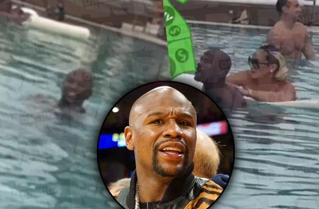 //Floyd Mayweather Miami Vacation Threatening Fans pp