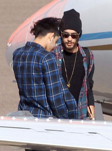 A Last Ditch Effort For Love Zayn Malik And Perrie Edwards Leave London On Jet Amid Cheating Scandal 