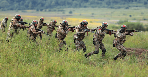 'Confused' Russian Soldiers Shoot at Each Other in Disturbing Video