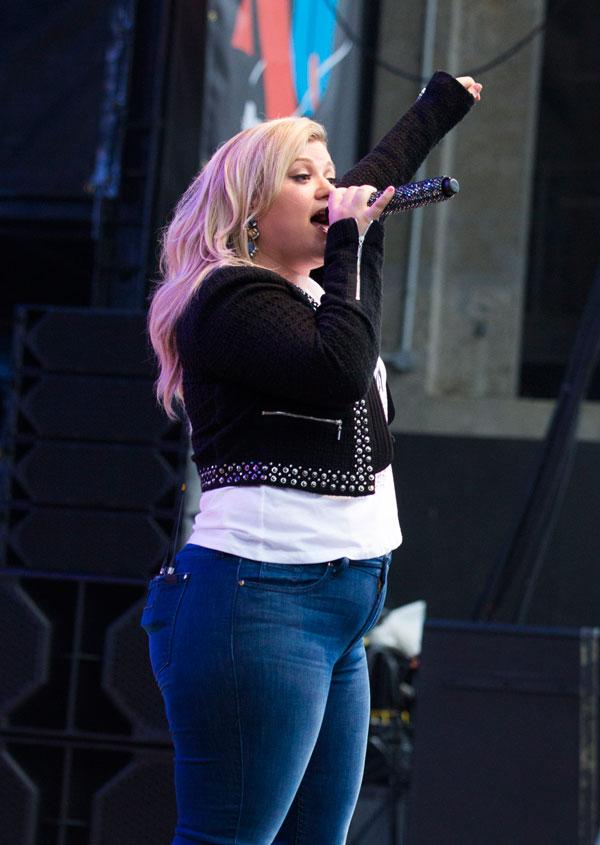 Kelly Clarkson Health In Danger From Weight