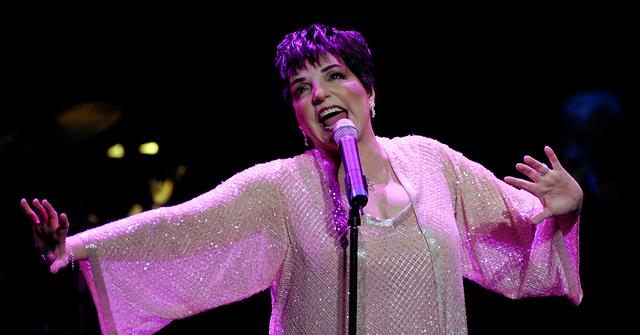 Liza Minnelli, 76, Pushed In Wheelchair For First Outing Since Oscars ...