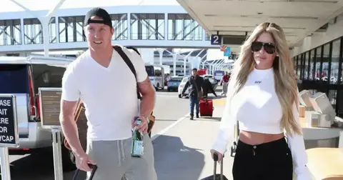 kim zolciak back on ex husband kroy biermann divorce off celebrated dinner changes last name back instagram
