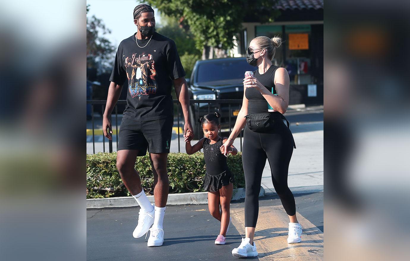 khloe kardashian photos first sighting tristan thompson paternity scandal