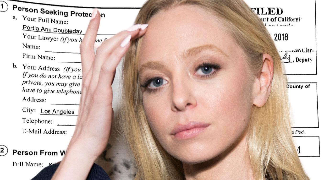 Mr Robot Star Portia Doubleday Claims She's Being Extorted