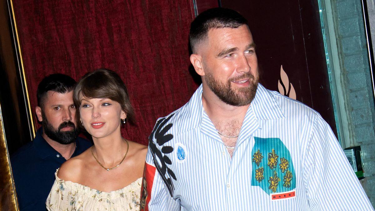 picture of Taylor Swift and travis kelce