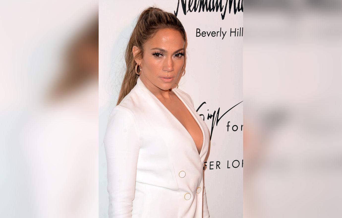 //jennifer lopez boobs cleavage drake dating rumors