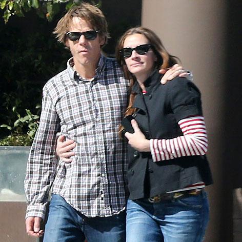 Julia Roberts & Danny Moder Share Romantic Stroll