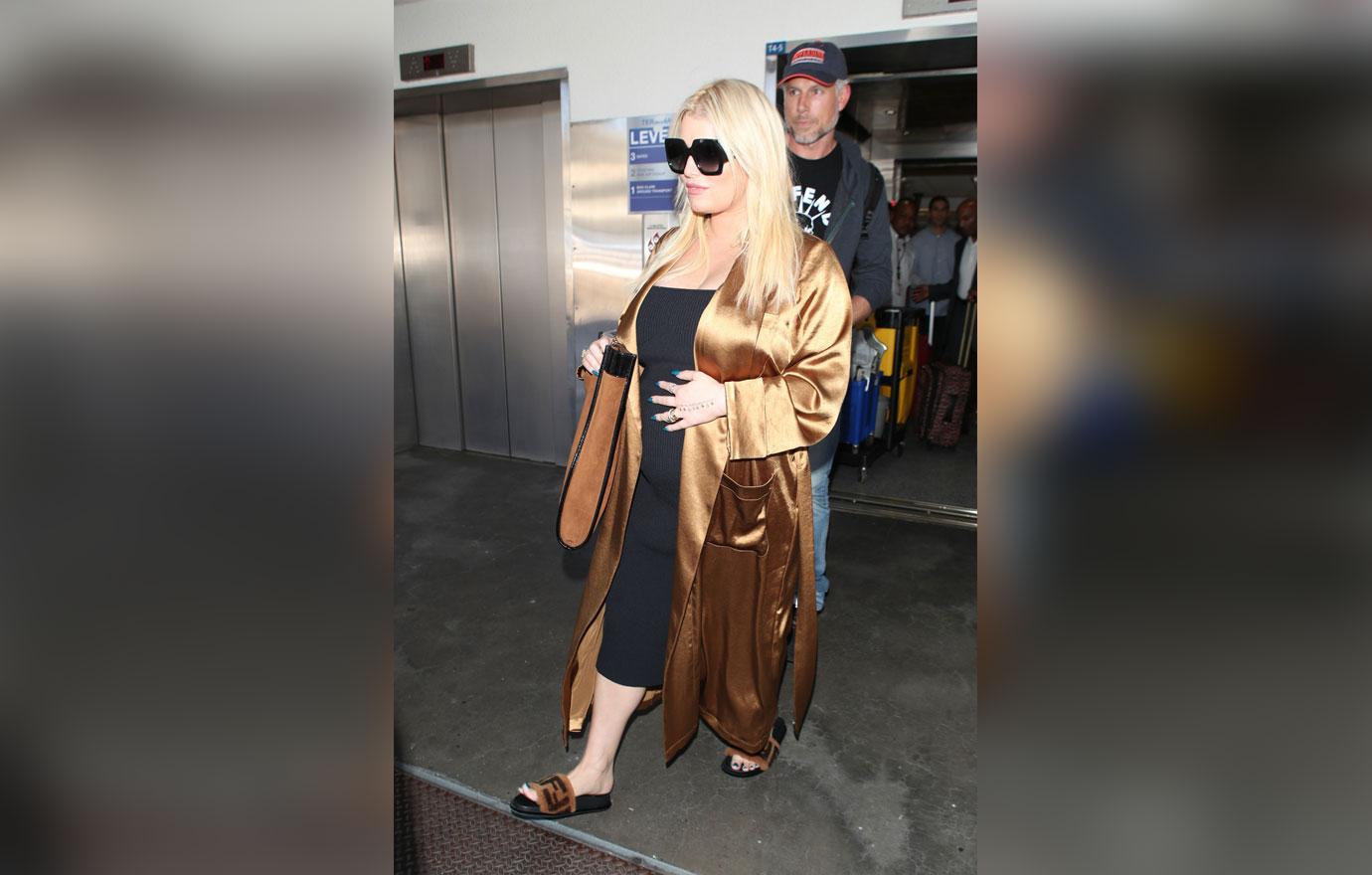 Pregnant Jessica Simpson And Husband Seen At Airport