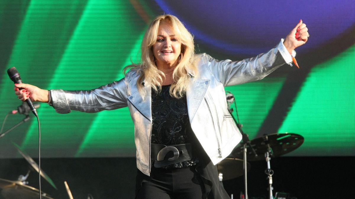 bonnie tyler heart horror pop star placed coma cardiac arrest